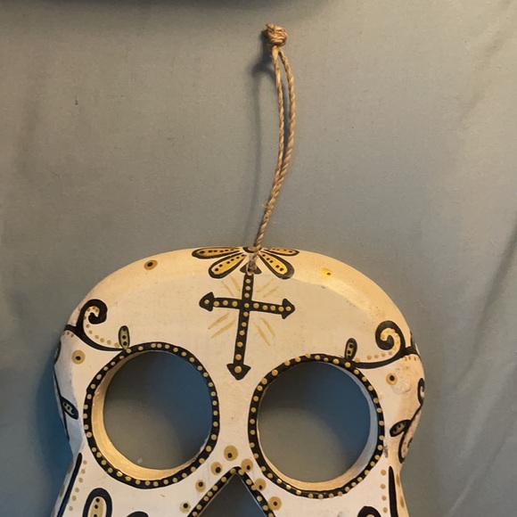 Wooden sugar skull decor - Picture 2 of 2